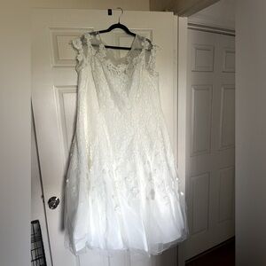 Brand new never been worn wedding dress